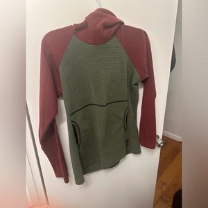 Red and green women’s Melanzana